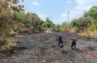 บ่ายวันนี้ (21 มีนาคม 2567) ฝ่ายป้องกันและบรรเทาสาธารณภัย เทศบาลนครสุราษฎร์ธานีได้เข้าระงับเหตุเพลิงไหม้หญ้า ภายในซอยศรีเกษม20 โดยเพลิงได้ลุกไหม้เสียหายประมาณ 1 ไร่ เจ้าหน้าที่ดับเพลิงใช้น้ำทำการดับเพลิงสงบแล้วเสร็จเป็นที่เรียบร้อย
