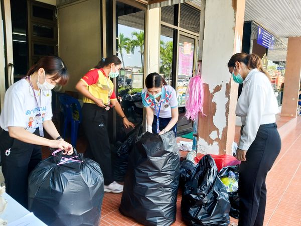 ขยะมีค่า ... รวบรวมแล้วนำมาแลกกับเรา Image 1