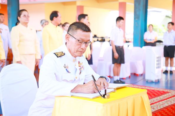 กิจกรรมเฉลิมพระเกียรติพระบาทสมเด็จพระเจ้าอยู่หัว เนื่องในโอก ... รูปภาพ 1