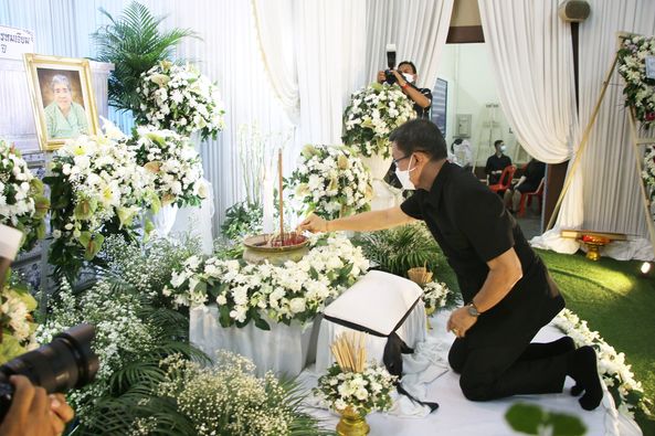 บำเพ็ญกุศลศพคุณแม่จิตรา พรหมเจียม Image 1