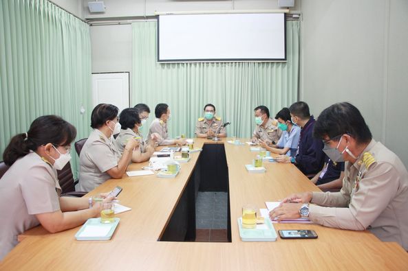 ประชุมหารือการให้บริการประชาชนที่มารับการฉีดวัคซีนป้องกันโคว ... รูปภาพ 1