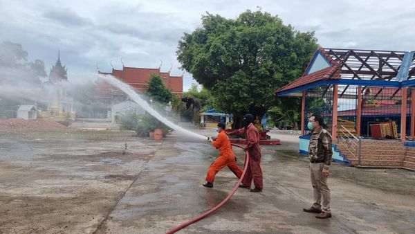 ฉีดพ่นน้ำยาฆ่าเชื้อป้องกันการแพร่ระบาดของโรคโควิด-19 รูปภาพ 1