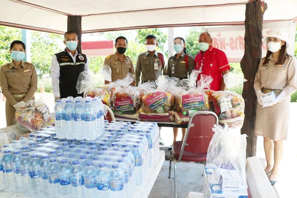 มอบถุงยังชีพบรรเทความเดือดร้อนให้กับผู้กักตัว ๑๔ วัน Image 1