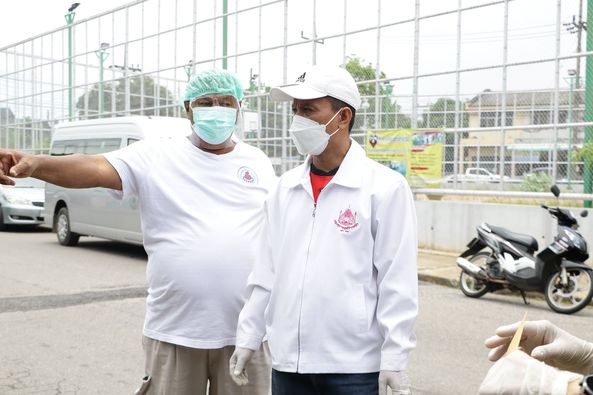 สังคม ลงพื้นที่ส่งมอบถุงยังชีพบรรเทาความเดือดร้อนให้กับผู้กั ... รูปภาพ 1