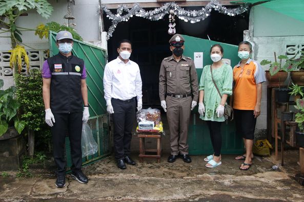 มอบถุงยังชีพบรรเทาความเดือดร้อนให้กับผู้กักตัว ๑๔ วัน Image 1