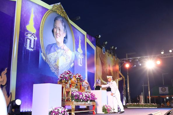 พิธีสมโภชเรือพนมพระ พิธีมอบถ้วยรางวัลพระราชทานฯ และการแสดงแส ... Image 1