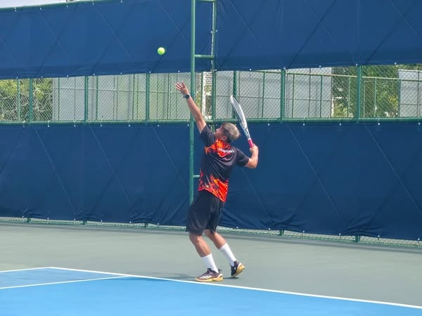 ภาพบรรยากาศการแข่งขัน กีฬาฟุตซอล เทนนิส แบดมินตัน และวอลเลย์ ... รูปภาพ 1