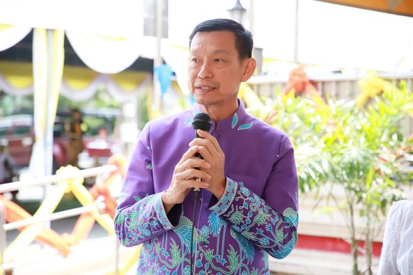 ร่วมสรงน้ำพระและรดน้ำขอพรผู้สูงอายุชุมชนหน้าด่าน รูปภาพ 1