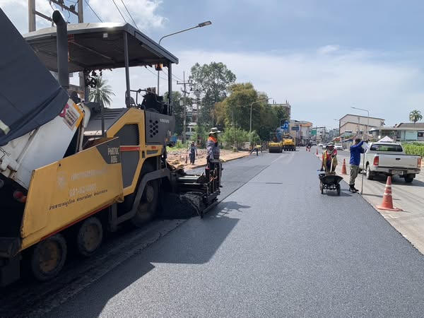 เทศบาลนครสุราษฎร์ธานี โดยสำนักช่าง ดำเนินงานด้านต่างๆ เพื่อค ... รูปภาพ 1