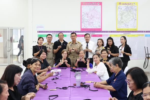 เทศบาลนครสุราษฎร์ธานีเชิญชวนประชาชนร่วมทำริบบิ้น เครื่องหมาย ... Image 1