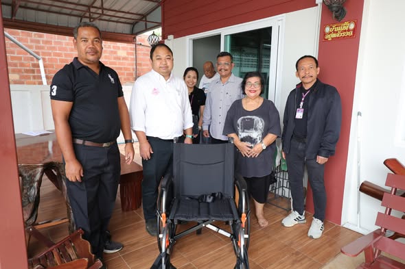 มอบรถเข็น (วีลแชร์) เพื่อช่วยเหลือผู้พิการ รูปภาพ 1