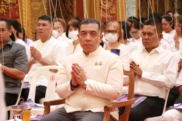 เทศบาลนครสุราษฎร์ธานี ร่วมพิธีสวดมนต์และปฏิบัติธรรมข้ามปีใหม ... รูปภาพ 1