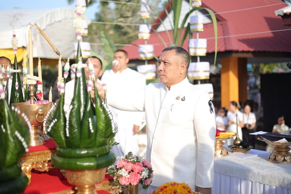 เทศบาลฯ ร่วมพิธีบวงสรวงศาลหลักเมือง เพื่อความเป็นสิริมงคลในก ... รูปภาพ 1