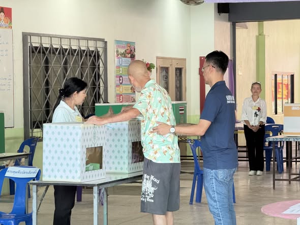 บรรยากาศการเลือกตั้งในเขตเทศบาลนครสุราษฎร์ธานี สุดคึกคัก ประ ... รูปภาพ 1