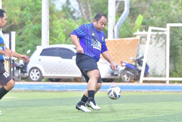 การแข่งขันฟุตบอลกระชับมิตร ณ สนามโรงเรียนกีฬาเทศบาลนครสุราษฎ ... Image 1