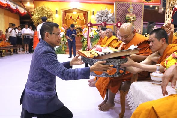 พิธีเปิดงานประจำปี สรงน้ำ-ปิดทอง รูปหล่อพ่อกล่อม นนฺโท ประจำ ... Image 1