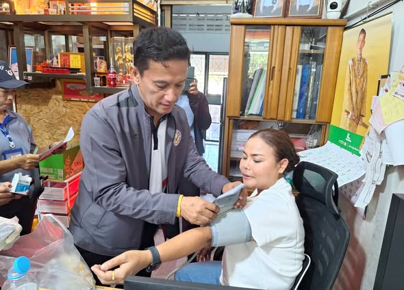 เทศบาลนครสุราษฎร์ธานี ร่วมกับ อสม. ขับเคลื่อนงานด้านสุขภาพเพ ... Image 1