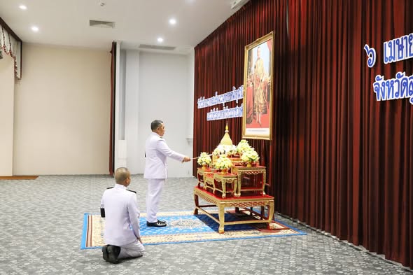 พิธีวางพานพุ่มเนื่องในวันที่ระลึกพระบาทสมเด็จพระพุทธยอดฟ้าจุ ... รูปภาพ 1