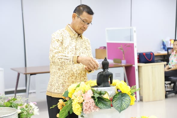 กิจกรรม “รดน้ำดำหัว ขอพรผู้ใหญ่” เนื่องในเทศกาลสงกรานต์ ประจ ... รูปภาพ 1