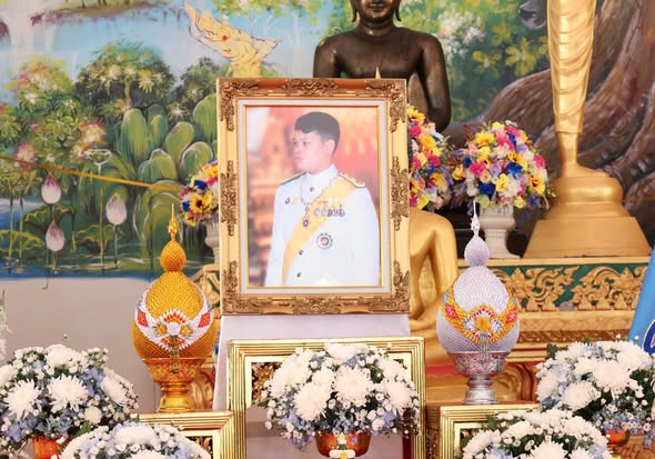 พิธีเจริญพระพุทธมนต์และทำบุญตักบาตรถวายพระราชกุศล เฉลิมพระเก ... Image 1