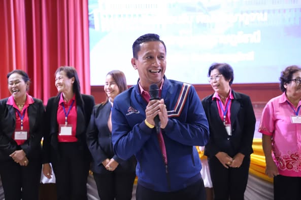 เทศบาลฯ นำคณะแกนนำสตรีศึกษาดูงานตามโครงการพัฒนาศักยภาพสตรี ห ... รูปภาพ 1