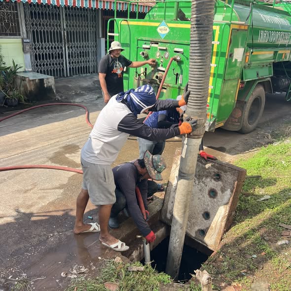 เทศบาลนครสุราษฎร์ธานี โดยสำนักช่าง ดำเนินงานด้านต่างๆเพื่อคว ... Image 1