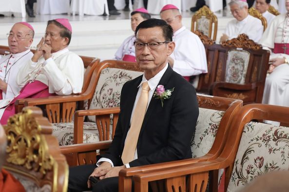 เทศบาลฯ ร่วมพิธีอภิเษกพระสังฆราชเปาโล ไตรรงค์ มุลตรี เป็นพระ ... Image 1