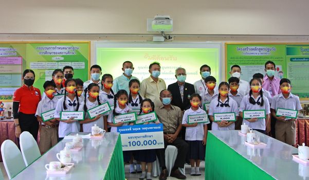 มอบทุนการศึกษาโรงเรียนเทศบาล ๓ Image 1