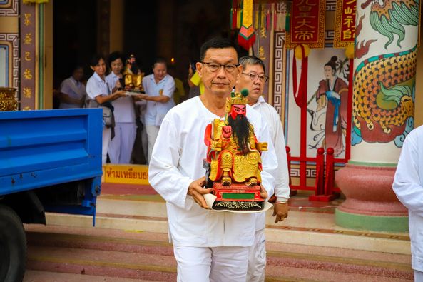 เทศบาลฯ ร่วมพิธีแห่พระรอบเมืองฯ (อิ้วเก้ง) ในประเพณีถือศีลกิ ... Image 1