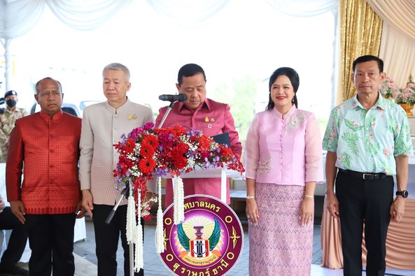 ทำบญตักบาตรวันสงกรานต์ Image 1