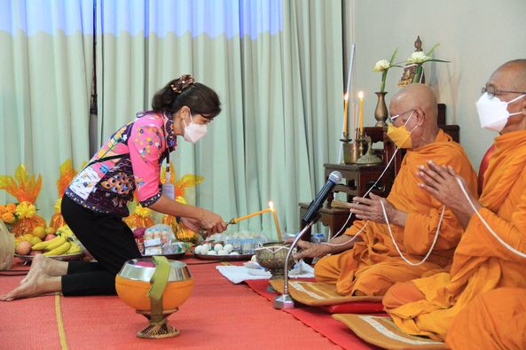 พิธีทำบุญถวายภัตตาหารเพล ถวายสังฆทานพระสงฆ์ Image 1