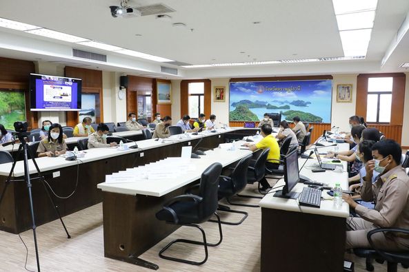 เข้าร่วมประชุมคณะกรรมการโรคติดต่อจังหวัดสุราษฎร์ธานี เพื่อป้ ... Image 1