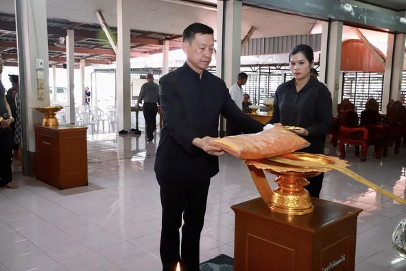 นายกเทศมนตรีเป็นประธานในพิธีฌาปนกิจศพ ณ วัดโพธิ์นิมิตร รูปภาพ 1