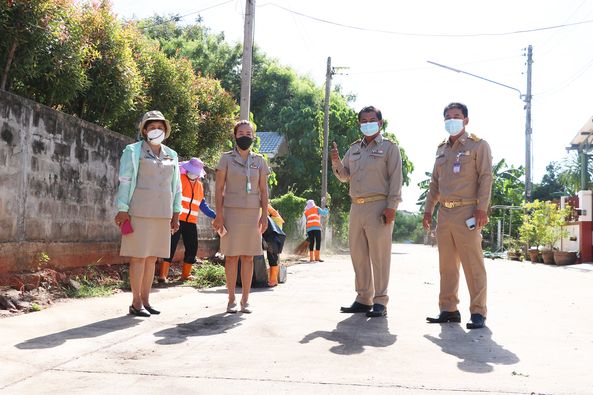 ทน.สฎ.ลงพื้นที่ร่วมพัฒนาริมถนนให้สะอาดในซอยตลาดล่าง๒๖ Image 1