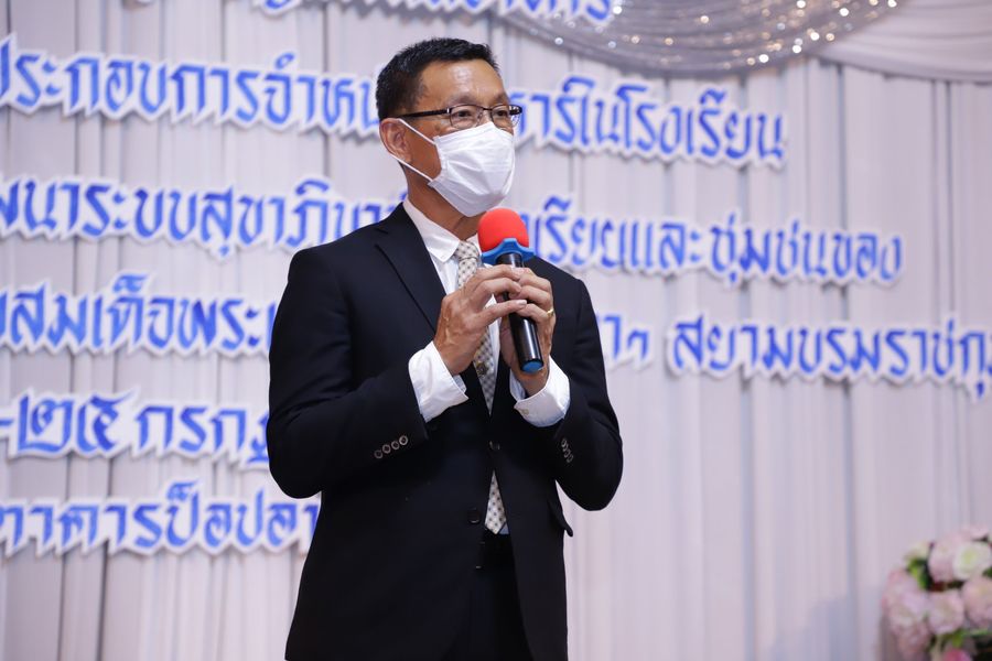 มอบเกียรติบัตร โครงการพัฒนาระบบสุขาภิบาลในโรงเรียนและชุมชน Image 1