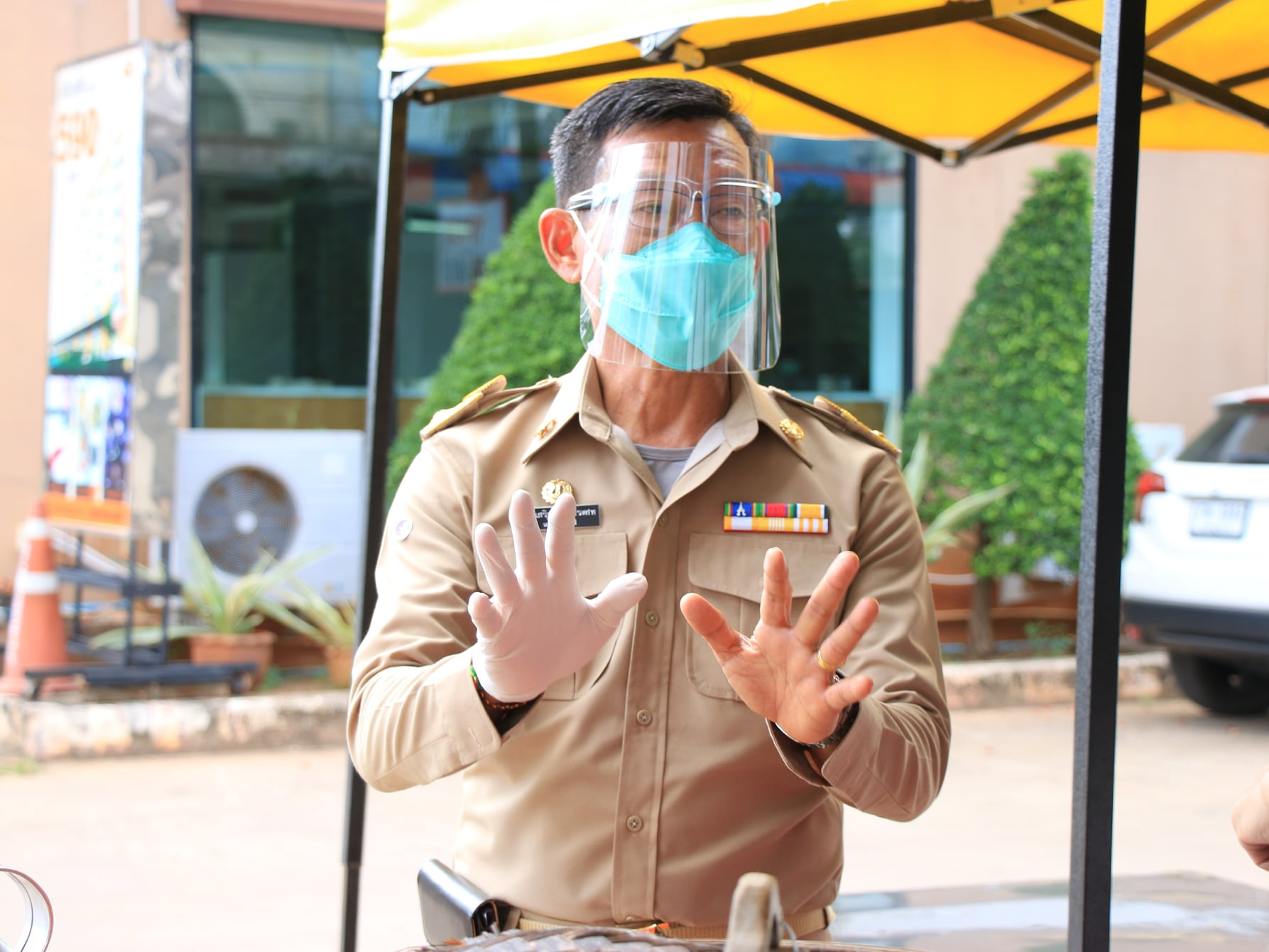 เทศบาลนครสุราษฎร์ธานีลงพื้นที่มอบถุงยังชีพ Image 1