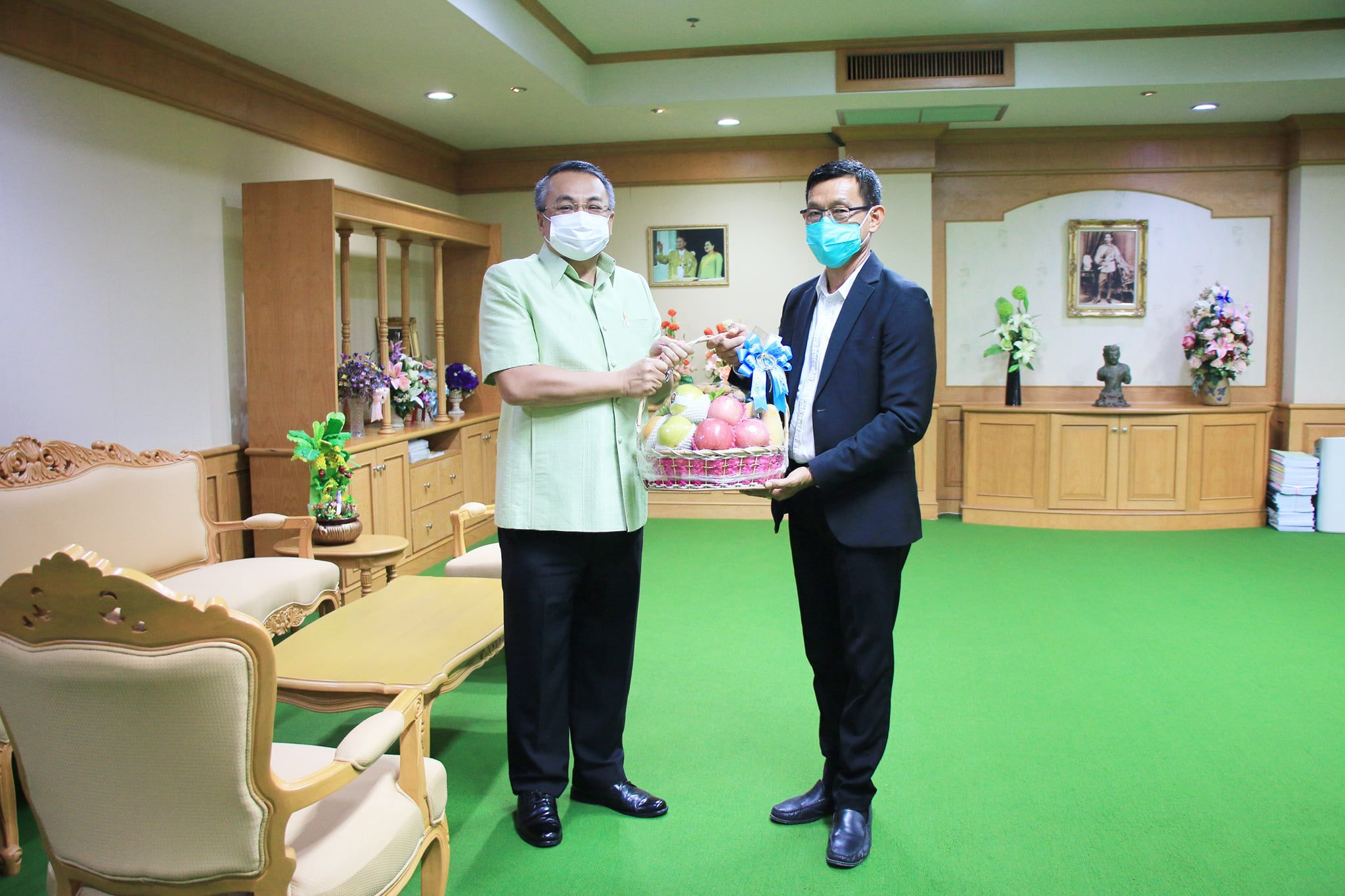 นายกเทศมนตรีนครสุราษฎร์ธานีเข้าพบรองผู้ว่าราชการจังหวัดสุราษ ... Image 1