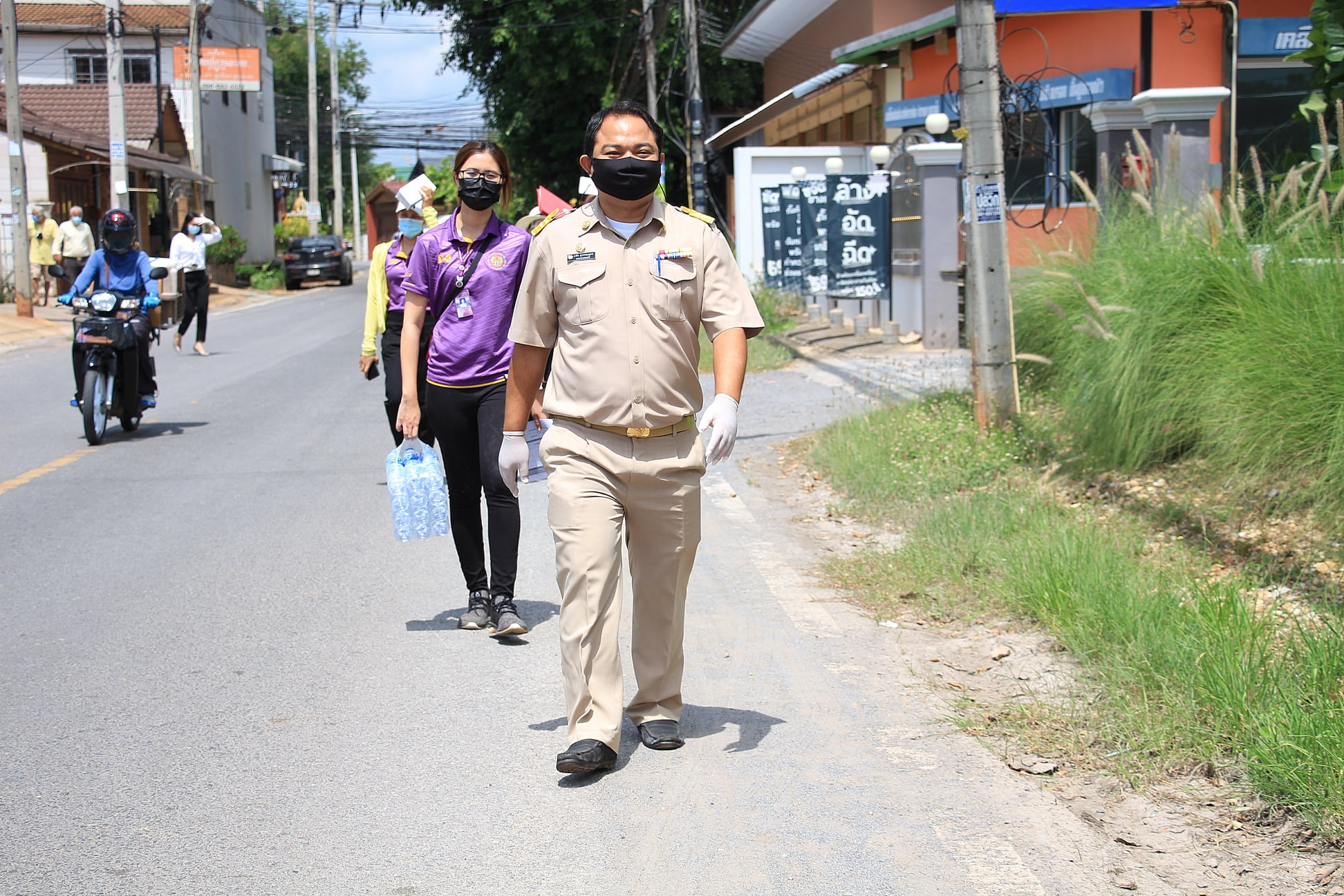 เทศบาลนครสุราษฎร์ธานีลงพื้นที่มอบถุงยังชีพ Image 1
