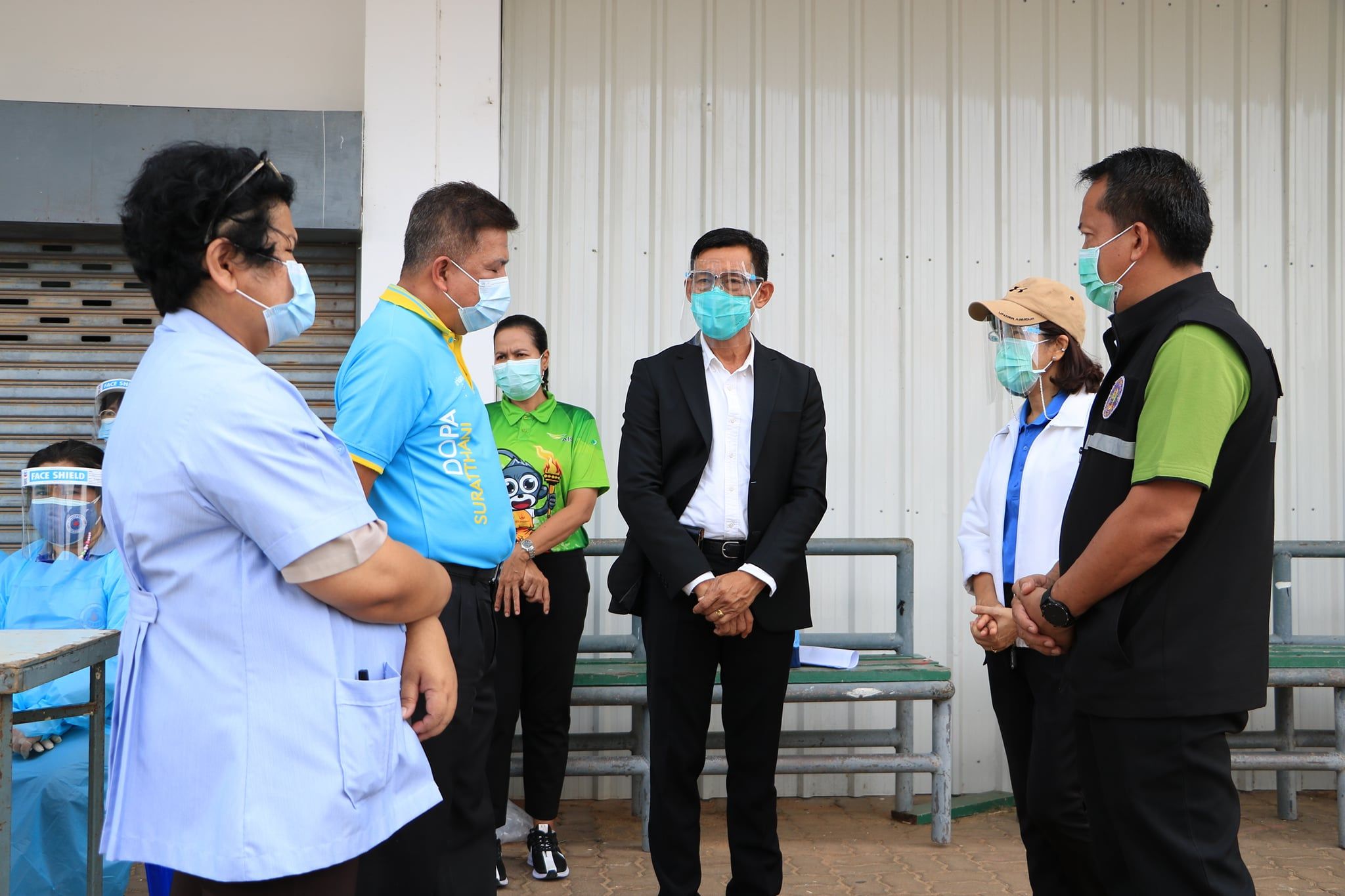 ตรวจคัดกรองโควิด-19 เชิงรุก โดยรถพระราชทาน ณ สนามกีฬาฯ Image 1