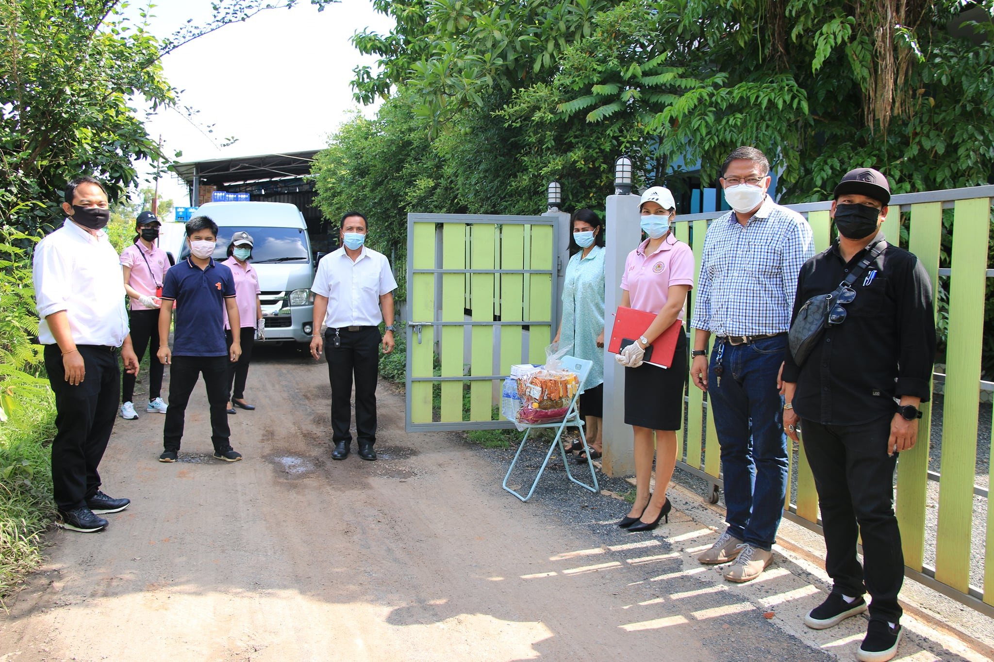 ส่งมอบถุงยังชีพบรรเทาความเดือดร้อนให้กับผู้กักตัว ๑๔ วัน Image 1
