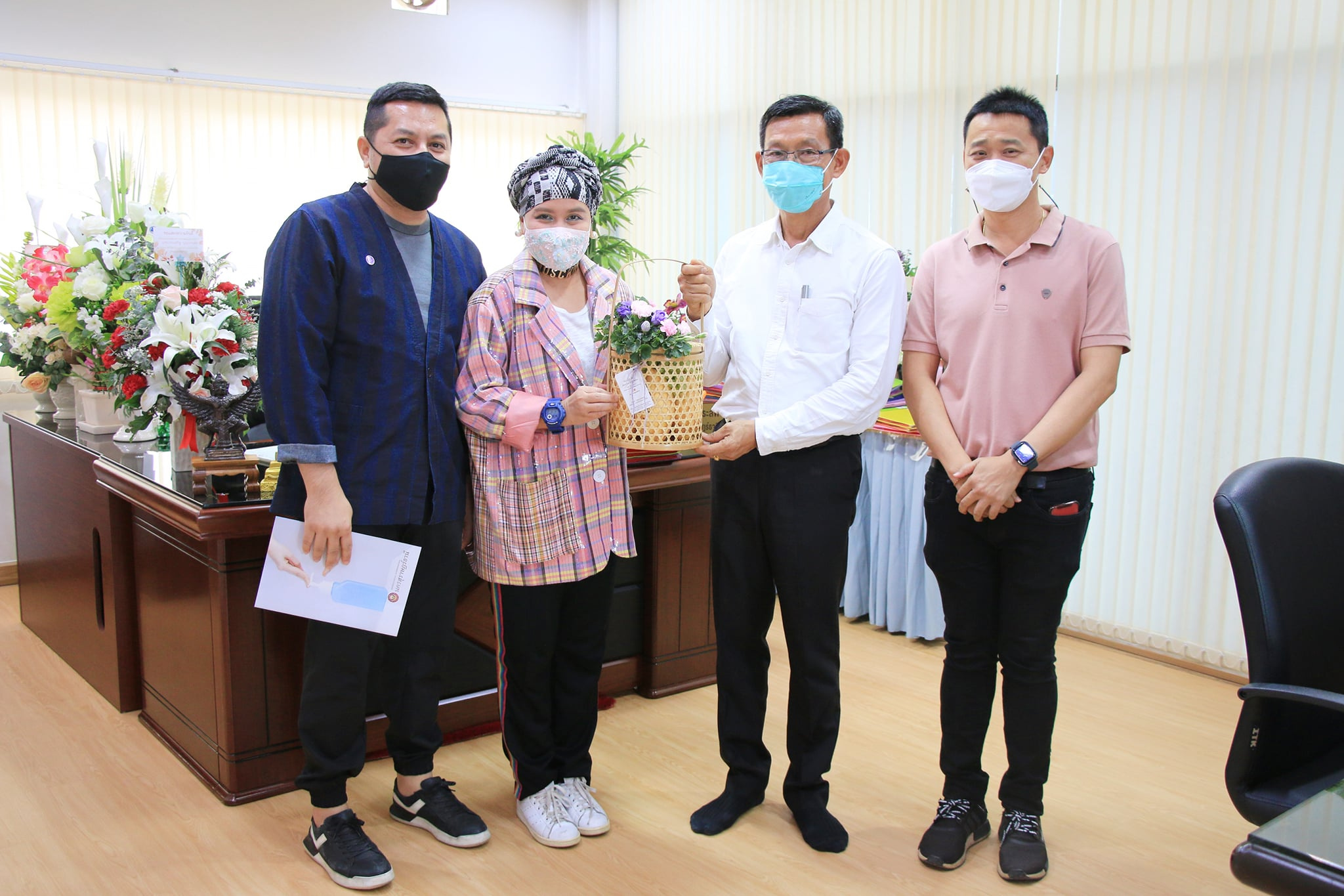 มอบกระเช้าดอกไม้แสดงความยินดีในโอกาสที่ได้รับความไว้วางใจจาก ... Image 1