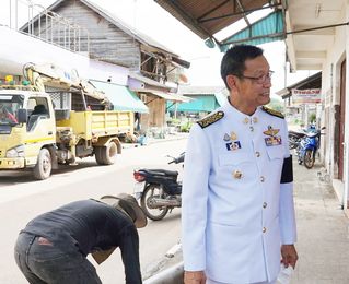 เทศบาลนครสุราษฎร์ธานี ให้ความอนุเคราะห์ อปท. ในเขตจังหวัด. Image 1