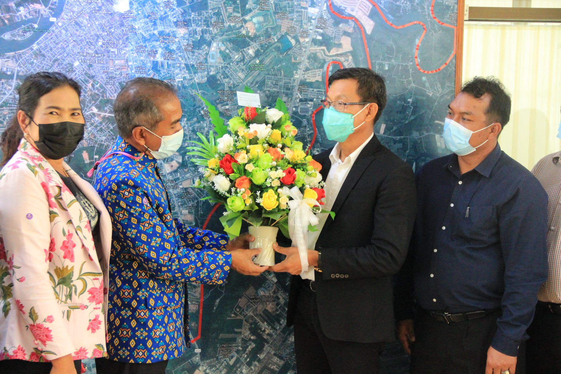 กศน.อำเภอเมืองสุราษฎร์ธานี ร่วมแสดงความยินดี Image 1