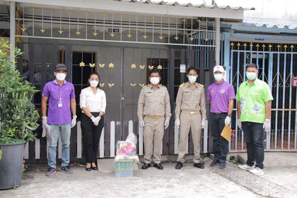 มอบถุงยังชีพบรรเทาความเดือดร้อนให้กับผู้กักตัว ๑๔ วัน (ไม่ใช ... Image 1