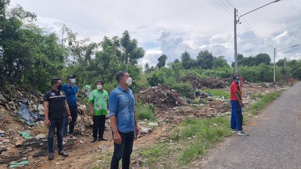 ทน.สฎ. ร่วมพัฒนาตัดต้นไม้ทำความสะอาดบริเวณซอยขุนทะเล ๒๕ Image 1