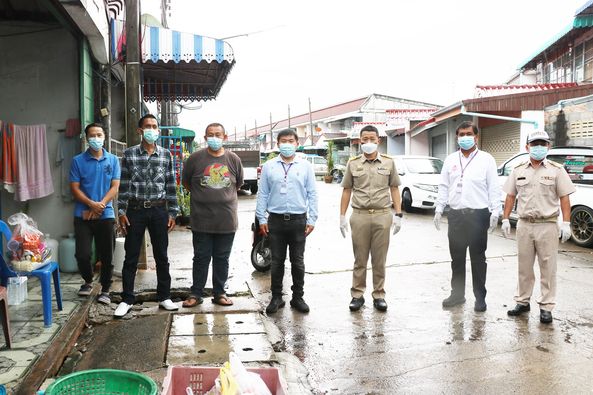 มอบถุงยังชีพให้ผู้กักตัว ๑๔ วัน Image 1