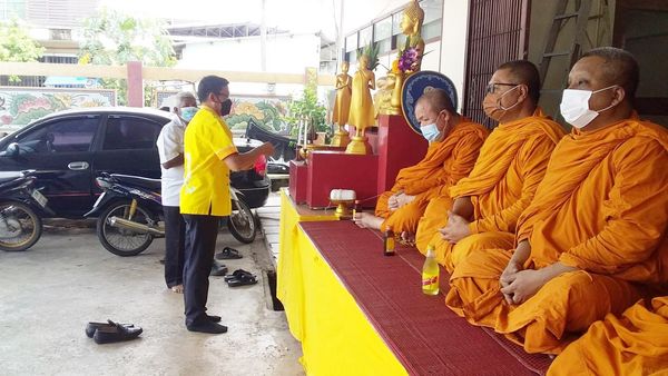 พิธีเจริญพระพุทธมนต์ ของงานการกุศลทิ้งกระจาด – ลอยกระทง Image 1