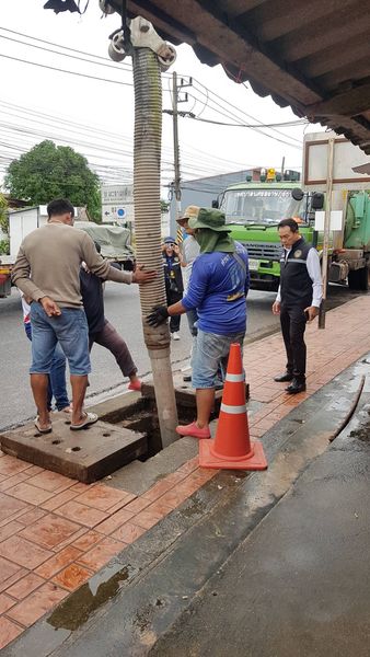 เทศบาลนครสุราษฎร์ธานี โดยสำนักช่าง ดำเนินงานด้านต่างๆ เพื่อค ... รูปภาพ 1