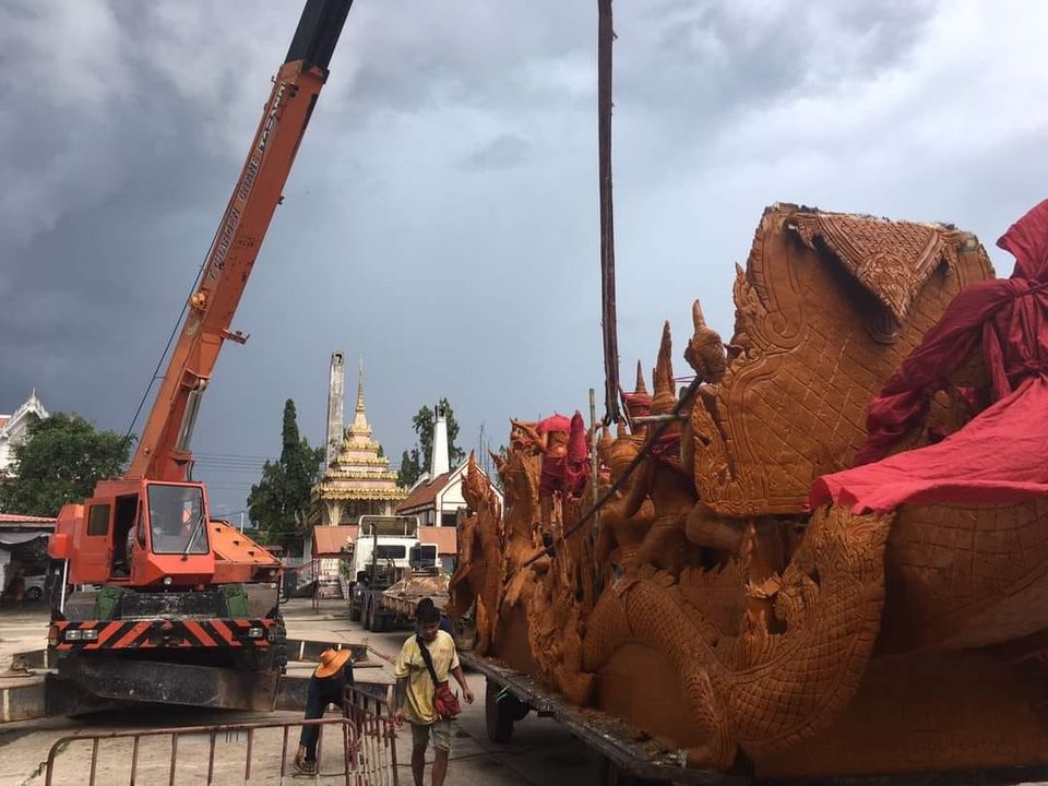 ต้นเทียนพรรษาจาก จ. อุบลราชธานี กำลังออกเดินทางมาสู่ จ.สุราษ ... Image 1