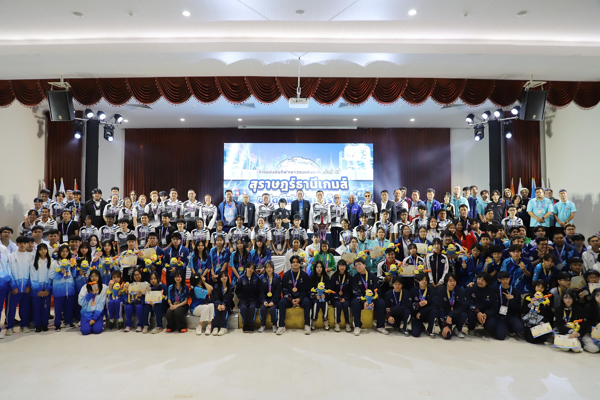 นายกแป๊ะ มอบเหรียญรางวัลและปิดการแข่งขันกีฬา E-Sport กีฬาเยา ... Image 1